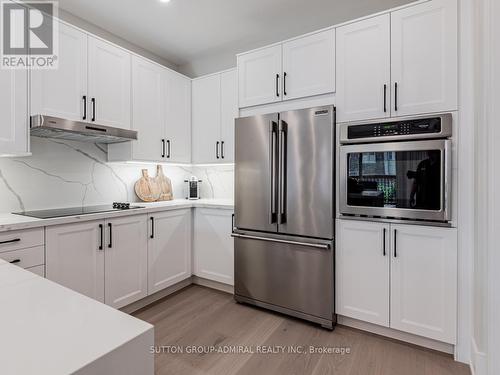 109 Barli Crescent, Vaughan, ON - Indoor Photo Showing Kitchen