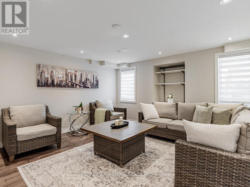 109 Barli Crescent, Vaughan, ON - Indoor Photo Showing Living Room