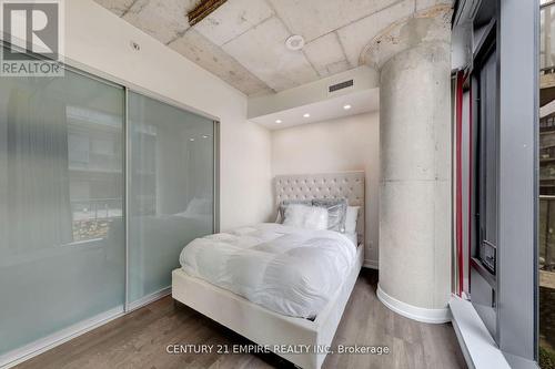 305 - 560 King Street W, Toronto (Waterfront Communities), ON - Indoor Photo Showing Bedroom