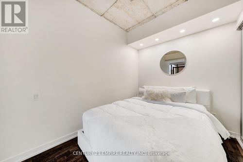 305 - 560 King Street W, Toronto (Waterfront Communities), ON - Indoor Photo Showing Bedroom