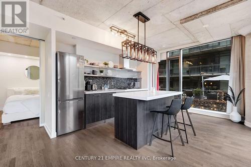 305 - 560 King Street W, Toronto (Waterfront Communities), ON - Indoor Photo Showing Kitchen