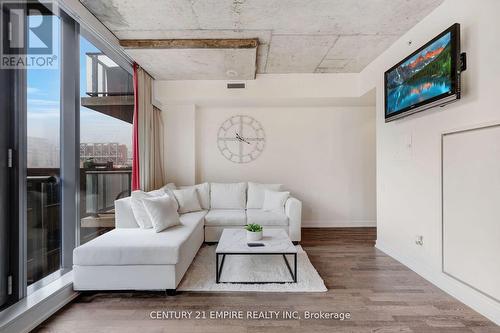 305 - 560 King Street W, Toronto (Waterfront Communities), ON - Indoor Photo Showing Living Room