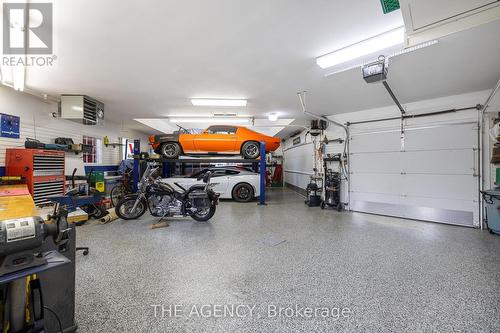 15 Logan Court, Whitchurch-Stouffville, ON - Indoor Photo Showing Garage