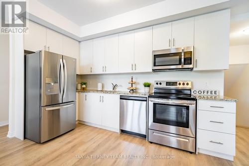 907 - 2635 William Jackson Drive, Pickering, ON - Indoor Photo Showing Kitchen With Stainless Steel Kitchen With Upgraded Kitchen