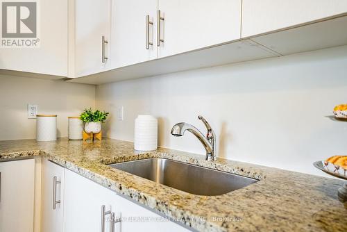 907 - 2635 William Jackson Drive, Pickering, ON - Indoor Photo Showing Kitchen