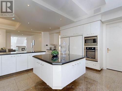 29 Moodie Drive, Richmond Hill, ON - Indoor Photo Showing Kitchen With Upgraded Kitchen