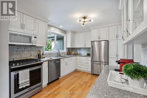 386 Hillcroft Street, Oshawa (O'Neill), ON - Indoor Photo Showing Kitchen With Stainless Steel Kitchen With Double Sink