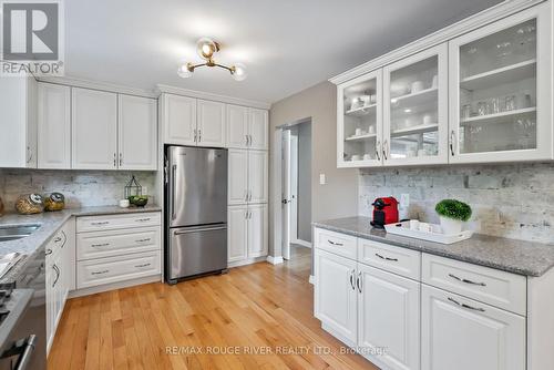 386 Hillcroft Street, Oshawa (O'Neill), ON - Indoor Photo Showing Kitchen With Stainless Steel Kitchen With Upgraded Kitchen