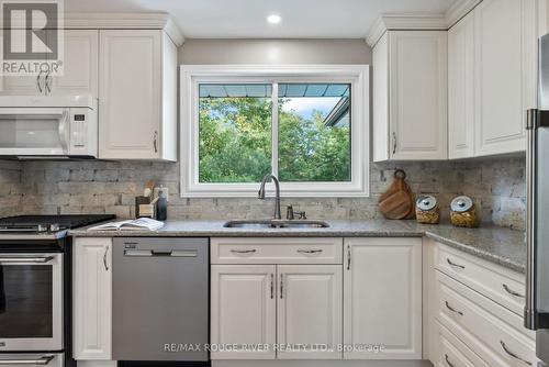 386 Hillcroft Street, Oshawa (O'Neill), ON - Indoor Photo Showing Kitchen With Double Sink