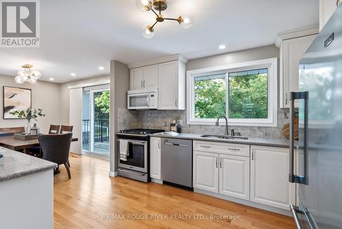 386 Hillcroft Street, Oshawa (O'Neill), ON - Indoor Photo Showing Kitchen With Stainless Steel Kitchen With Double Sink With Upgraded Kitchen