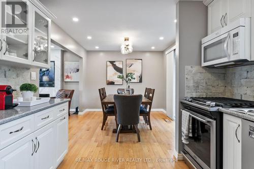 386 Hillcroft Street, Oshawa (O'Neill), ON - Indoor Photo Showing Kitchen With Upgraded Kitchen