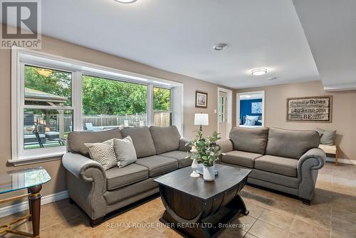 386 Hillcroft Street, Oshawa (O'Neill), ON - Indoor Photo Showing Living Room