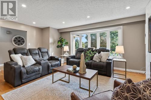 386 Hillcroft Street, Oshawa (O'Neill), ON - Indoor Photo Showing Living Room