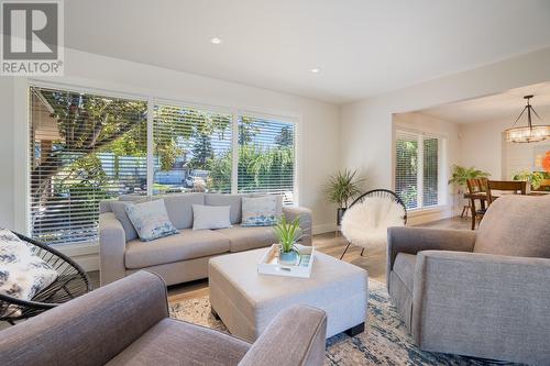 167 Westview Drive, Penticton, BC - Indoor Photo Showing Living Room