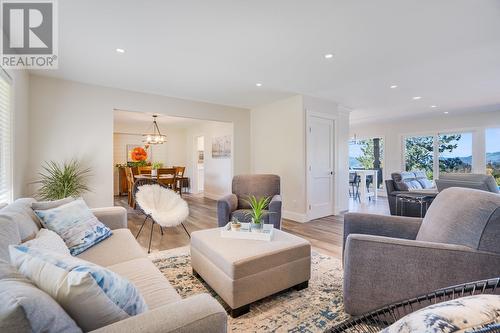 167 Westview Drive, Penticton, BC - Indoor Photo Showing Living Room