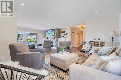 167 Westview Drive, Penticton, BC - Indoor Photo Showing Living Room