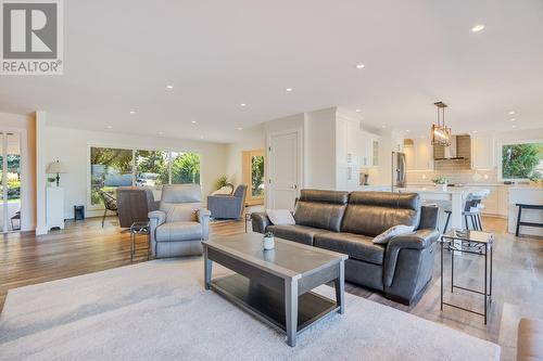 167 Westview Drive, Penticton, BC - Indoor Photo Showing Living Room