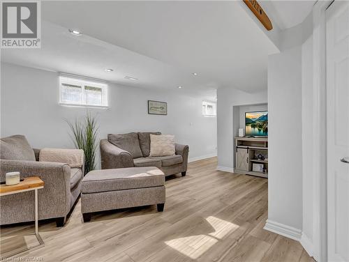 1240 Wilton Avenue, London, ON - Indoor Photo Showing Living Room