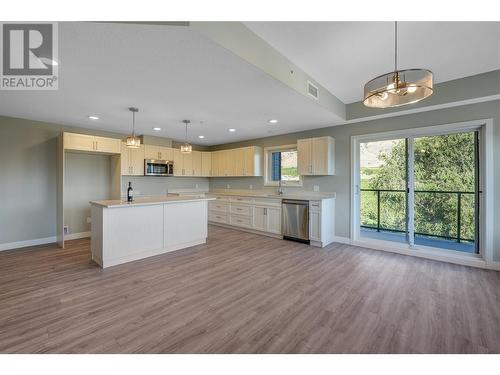 5620 51St Street Unit# 404, Osoyoos, BC - Indoor Photo Showing Kitchen