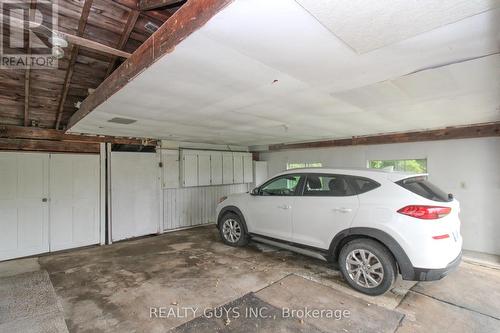 1002 Yankee Line, Smith-Ennismore-Lakefield, ON - Indoor Photo Showing Garage