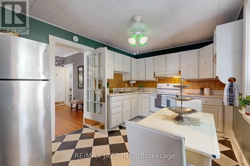 243 Brant Avenue, Brantford, ON - Indoor Photo Showing Kitchen