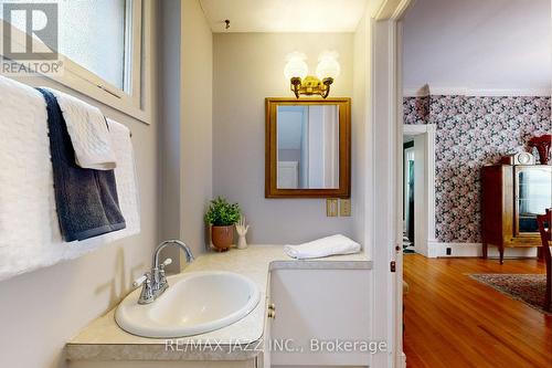 243 Brant Avenue, Brantford, ON - Indoor Photo Showing Bathroom