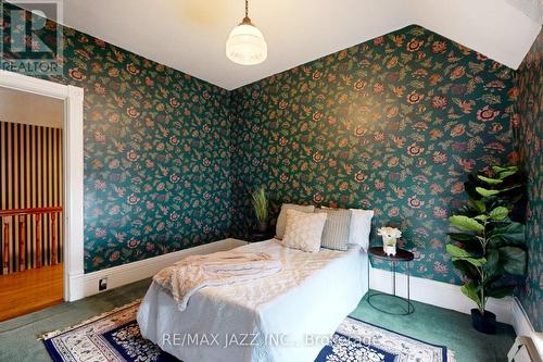 243 Brant Avenue, Brantford, ON - Indoor Photo Showing Bedroom