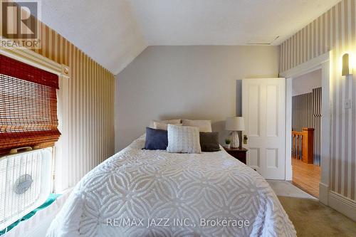 243 Brant Avenue, Brantford, ON - Indoor Photo Showing Bedroom