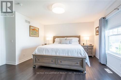 27 Willow Bank Common, St. Catharines, ON - Indoor Photo Showing Bedroom