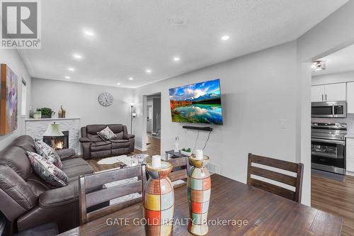 54 Marchwood Crescent, Clarington (Bowmanville), ON - Indoor Photo Showing Living Room