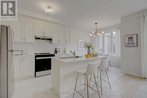 83 Schmeltzer Crescent, Richmond Hill, ON - Indoor Photo Showing Kitchen