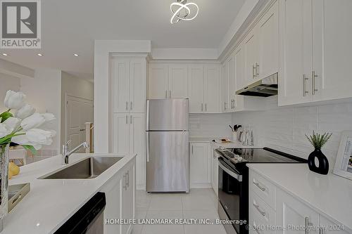 83 Schmeltzer Crescent, Richmond Hill, ON - Indoor Photo Showing Kitchen With Stainless Steel Kitchen With Upgraded Kitchen