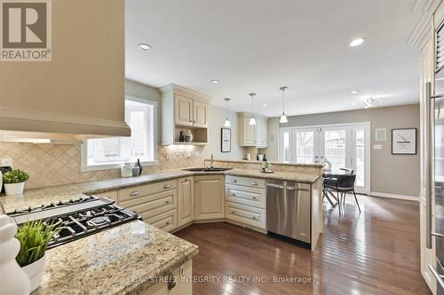 28 Delhi Crescent, Markham, ON - Indoor Photo Showing Kitchen With Upgraded Kitchen