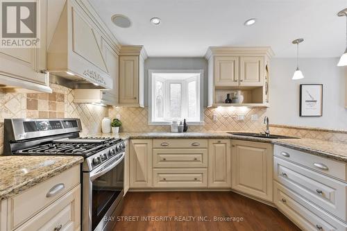 28 Delhi Crescent, Markham, ON - Indoor Photo Showing Kitchen With Upgraded Kitchen