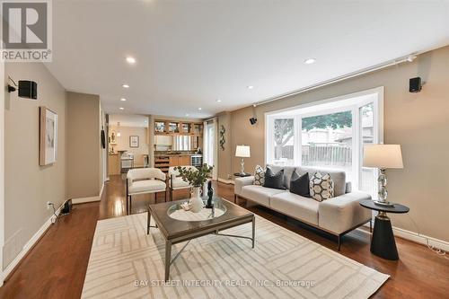 28 Delhi Crescent, Markham, ON - Indoor Photo Showing Living Room