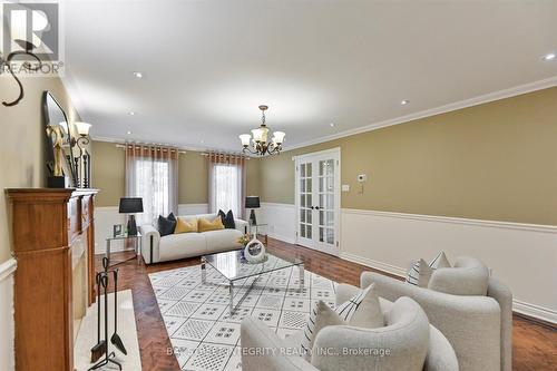 28 Delhi Crescent, Markham, ON - Indoor Photo Showing Living Room