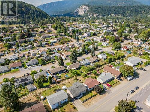 538 7Th  Avenue, Castlegar, BC - Outdoor With View