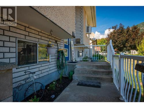 538 7Th  Avenue, Castlegar, BC - Outdoor