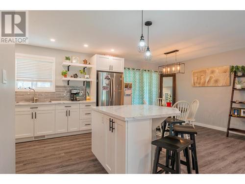 538 7Th  Avenue, Castlegar, BC - Indoor Photo Showing Kitchen With Upgraded Kitchen