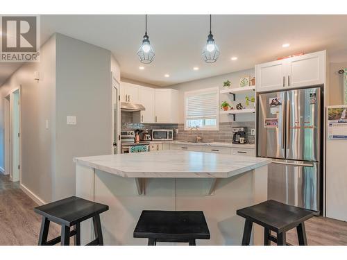 538 7Th  Avenue, Castlegar, BC - Indoor Photo Showing Kitchen