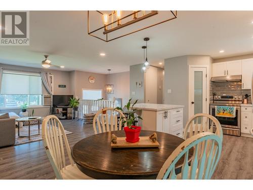 538 7Th  Avenue, Castlegar, BC - Indoor Photo Showing Dining Room