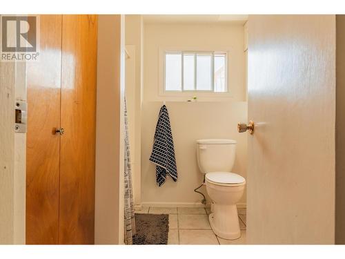 538 7Th  Avenue, Castlegar, BC - Indoor Photo Showing Bathroom