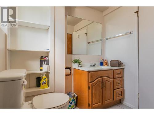 538 7Th  Avenue, Castlegar, BC - Indoor Photo Showing Bathroom