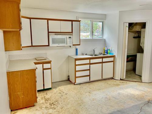 541 Kimberley Avenue N, Greenwood, BC - Indoor Photo Showing Kitchen With Double Sink