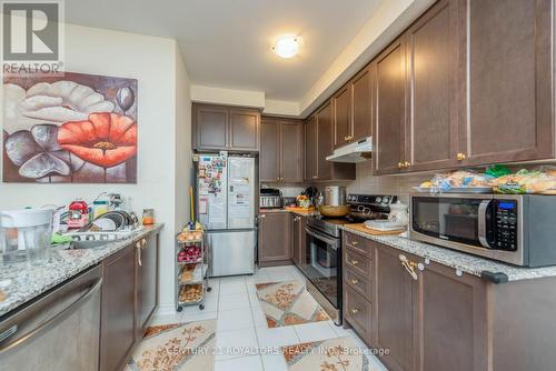 16 Arrowview Drive, Brampton (Northwest Brampton), ON - Indoor Photo Showing Kitchen