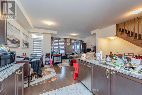 16 Arrowview Drive, Brampton (Northwest Brampton), ON - Indoor Photo Showing Kitchen