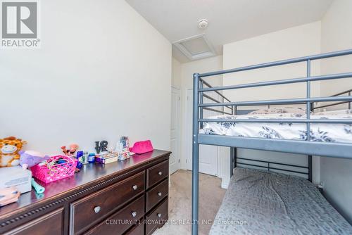 16 Arrowview Drive, Brampton (Northwest Brampton), ON - Indoor Photo Showing Bedroom