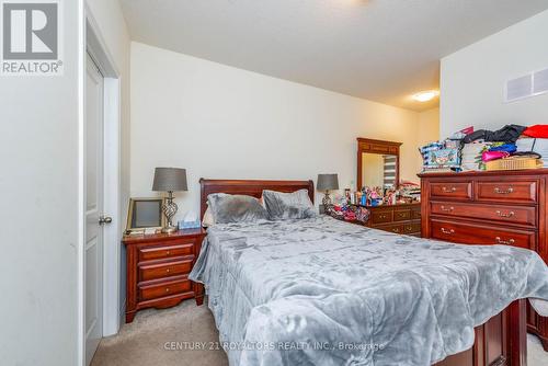 16 Arrowview Drive, Brampton (Northwest Brampton), ON - Indoor Photo Showing Bedroom