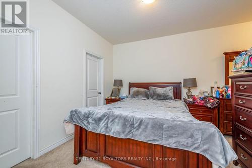 16 Arrowview Drive, Brampton (Northwest Brampton), ON - Indoor Photo Showing Bedroom