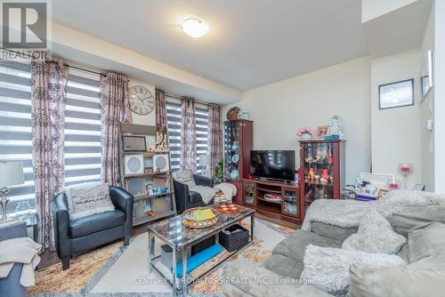 16 Arrowview Drive, Brampton (Northwest Brampton), ON - Indoor Photo Showing Living Room